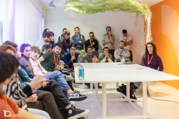 Fotografías de Evento Corporativo en CEIN con Laura Telleria en su charla sobre IA y fase de discovery