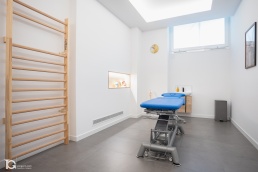 Sala de fisioterapia del Centro Samai en Pamplona fotografiada para un reportaje de fotografía corporativa en Pamplona