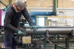 Fotografía industrial de fabricación de estructuras espaciales