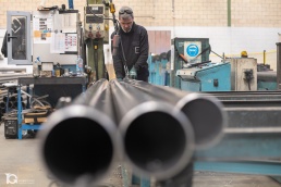 Fotografía industrial de fabricación de estructuras espaciales