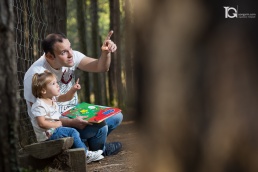 La peque&ntilde;a Laia con su padre. Sesi&oacute;n familiar en el Bosque Animado de Ilund&aacute;in