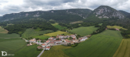Panorámica aérea de Arteta (Navarra) por Yon Garin