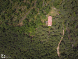 Vista aérea de la Ermita de San Miguel en Idoate (Navarra) por Yon Garin