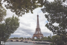 Torre Eiffel de Paris desde el río Sena por Yon Garin