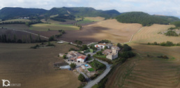 Fotografía con dron del frontón de Ustárroz (Navarra) por Yon Garin