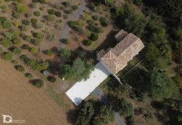Fotografía cenital con dron del frontón de Lizoáin (Navarra) por Yon Garin
