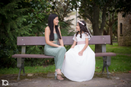 Fotografía de comunión de Valentina junto a su hermana Scarlett en el Parque Uranga de Burlada