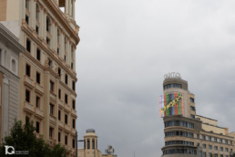 El Edificio Capitol y su conocido anuncio luminoso de neón de la marca Schweppes