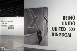 Fotografía de la exposición de Joel Meyerowitz en el teatro Fernán Gómez durante PHotoESPAÑA 2025