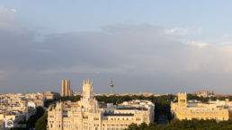 Skyline de Madrid desde la azotea del Círculo de Bellas Artes al atardecer tras visitar PHotoESPAÑA 2025