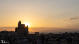 Atardecer de Madrid desde la azotea del Círculo de Bellas Artes durante PHotoESPAÑA 2025