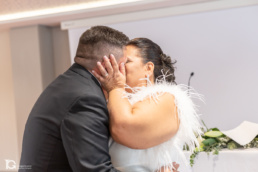 Beso de Belén y Felipe después del “Sí, quiero” en su Reportaje de Boda en Pamplona.