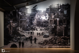 Fotografía de Ali Jadallah sobre la situación en Gaza en la exposición World Press Photo Barcelona.