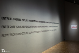 Mural sobre periodistas asesinados en la exposición World Press Photo Barcelona.