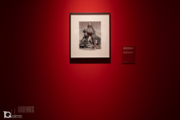 Paracaidista americano fotografiado por Robert Capa antes de una misi&oacute;n