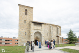 Dantzari a la salida de la Boda Civil en la sala Errizar de Sarriguren