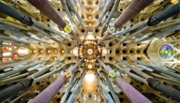 La Sagrada Familia de Barcelona vista con ángulo Nadir