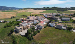 Panorámica aérea de Úgar y su frontón